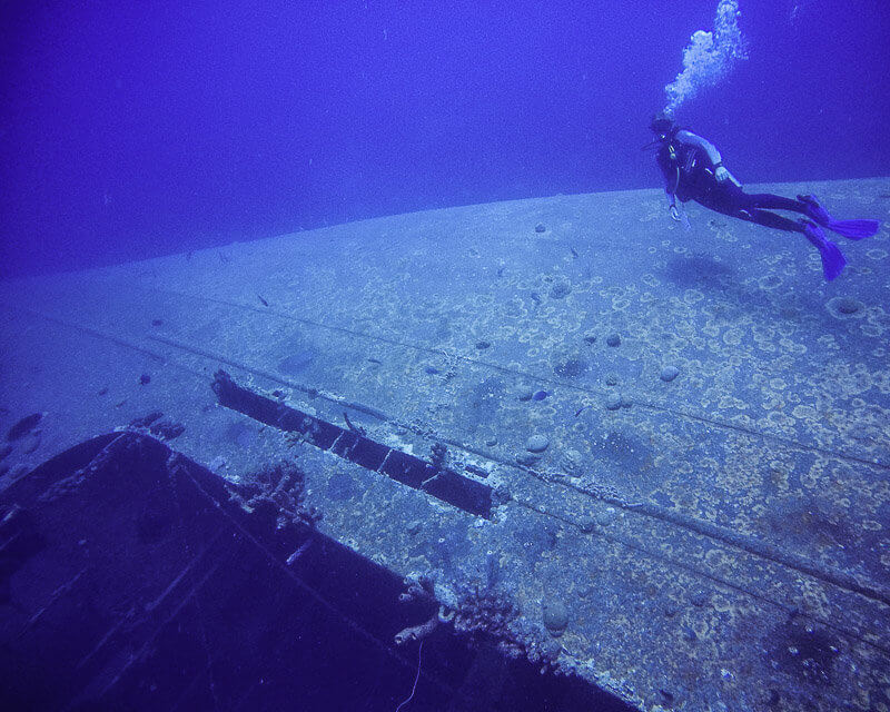 Enjoying myself civing on bonaire and discovering this beautiful wreck