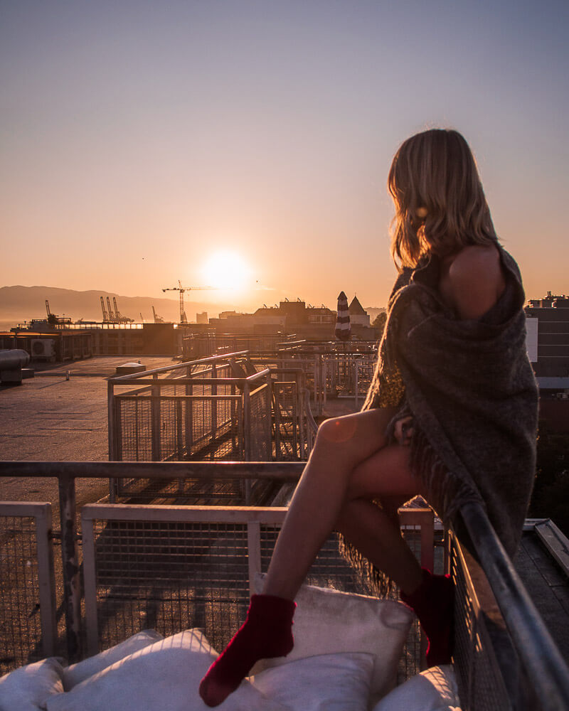 airbnb experiences in Vancouver with amazing sunrises in the morning on the roof